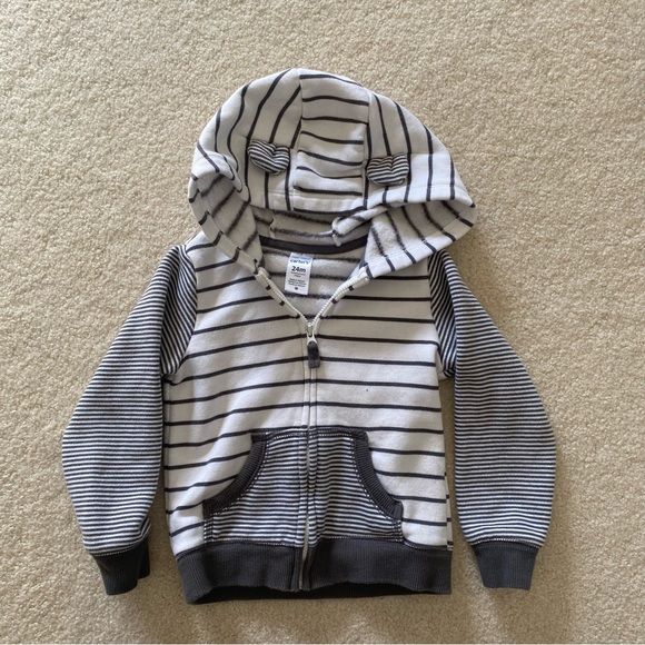 Carter’s zippered hoodie 18 and 24 months - Picture 3 of 3